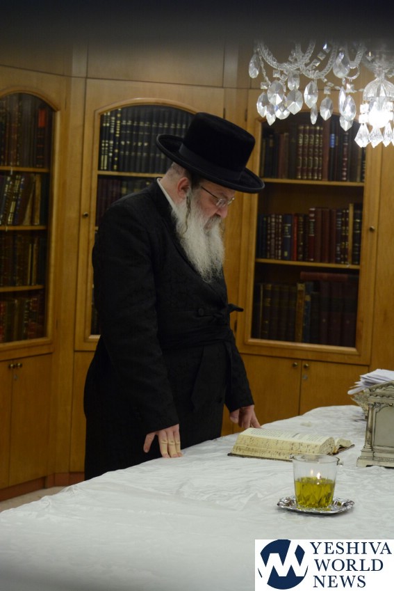 Photo Essay: The Nadvorna Rebbe At Kaporos And Lechaim Tish (Photos By ...