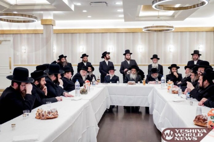 Photo Essay: Satmar Rebbe Affixes A Mezuzah At The Pardes ...