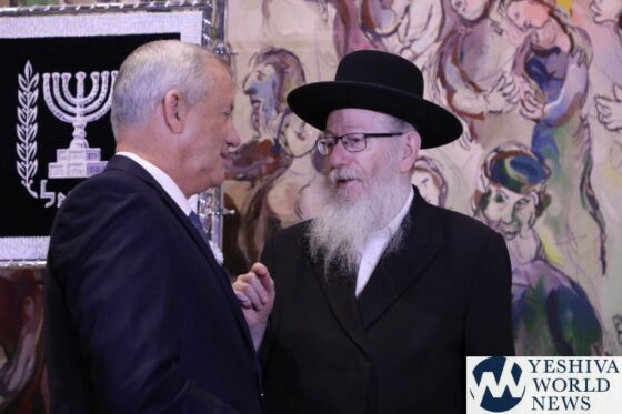 Litzman and Gantz Photographed After Holding a Lengthy Talk in the Knesset