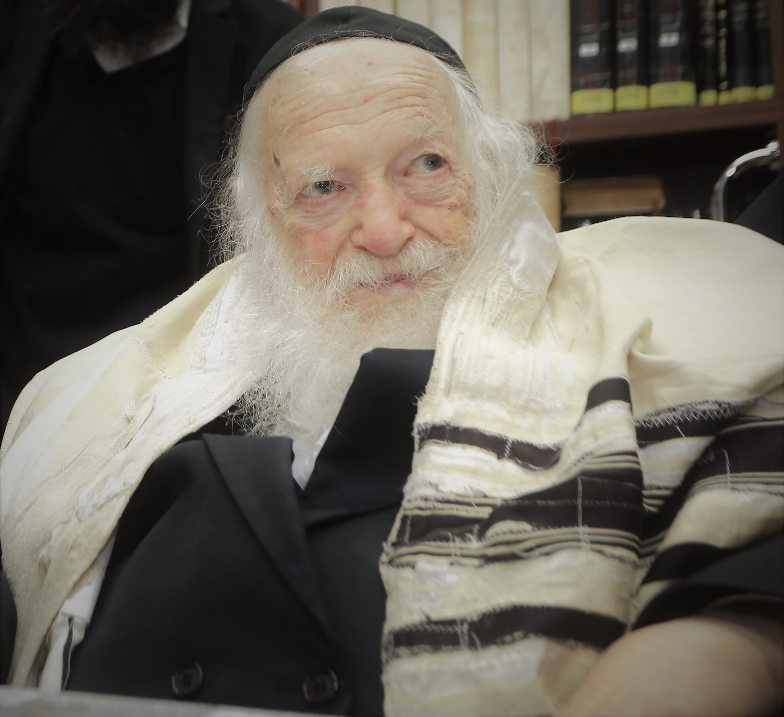 You have a unique opportunity to sign a Shtar with Maran Rabbi ...